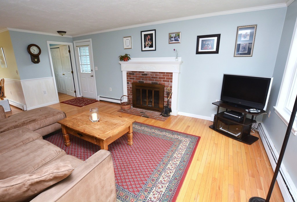 28 Vincent Road Attleboro, MA 02703 - Photo 8 of 29 Gallery Image 8