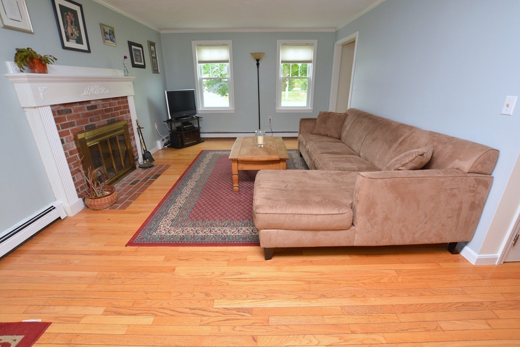 28 Vincent Road Attleboro, MA 02703 - Photo 9 of 29 Gallery Image 9