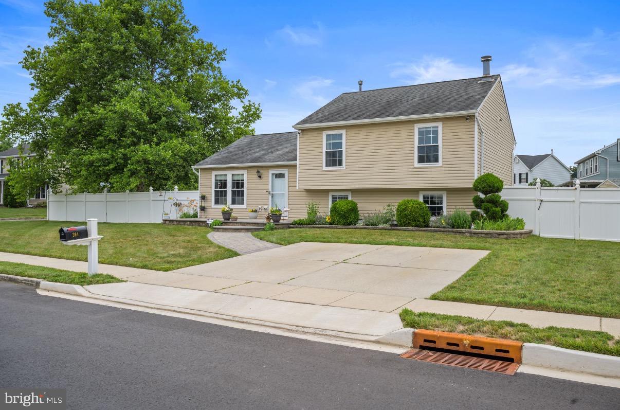 204 Lomond Road Williamstown, NJ 08094 - Photo 2 of 39