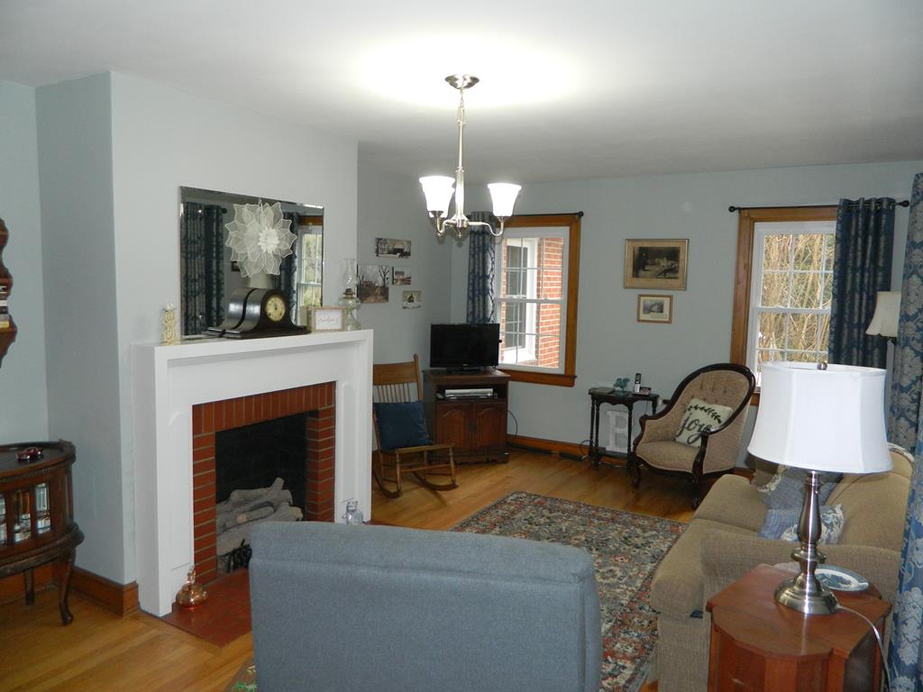 225 Maple Street Glade Spring, VA 24340 - Photo 3 of 66 Gallery Image 3