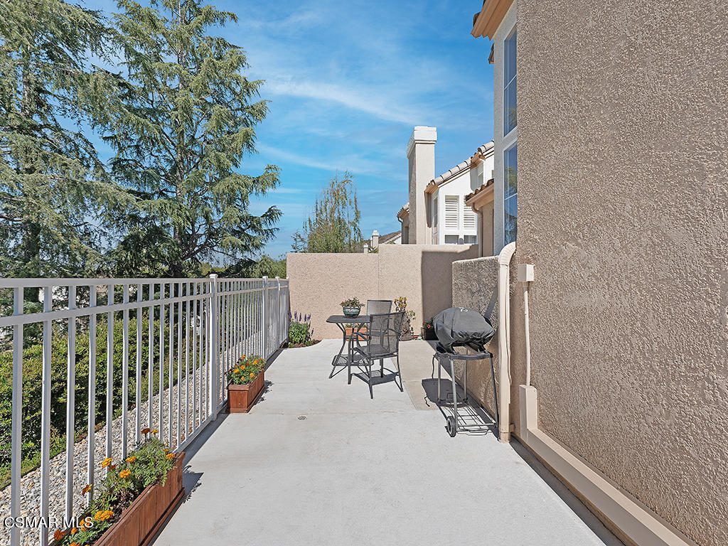 657 Cardinal Ridge Lane, Unit C Simi Valley, CA 93065 - Photo 3 of 53 a view of balcony and patio
