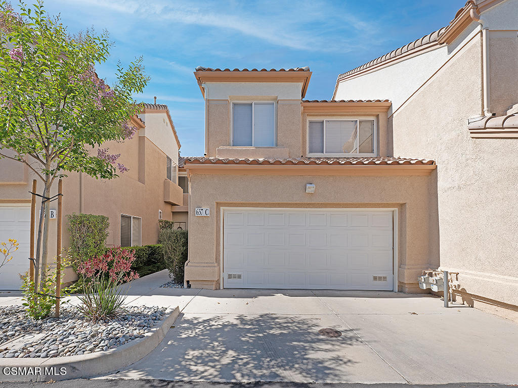 657 Cardinal Ridge Lane, Unit C Simi Valley, CA 93065 - Photo 5 of 53 a front view of a house with garden