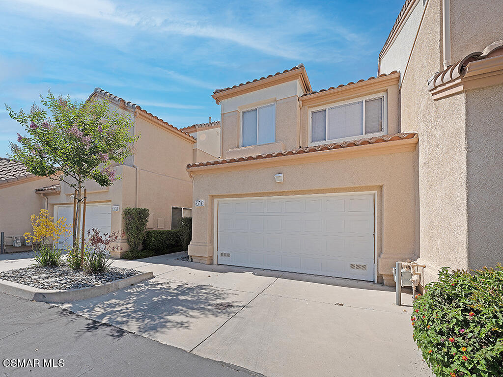 657 Cardinal Ridge Lane, Unit C Simi Valley, CA 93065 - Photo 50 of 53 front view of a house with a street
