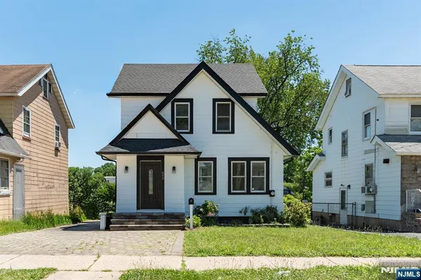 $629,999 | 693 Chestnut Avenue, Teaneck, NJ 07666