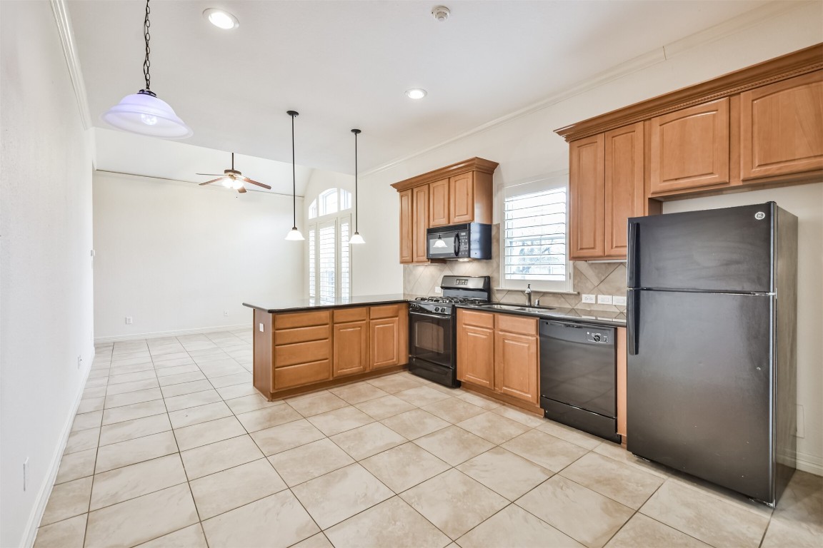 2 Sagestone Conroe, TX 77304 - Photo 38 of 50