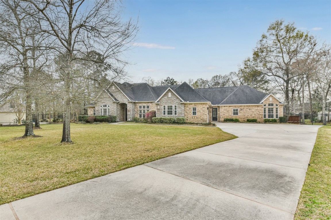 2 Sagestone Conroe, TX 77304 - Photo 6 of 50 a view of swimming pool with garden
