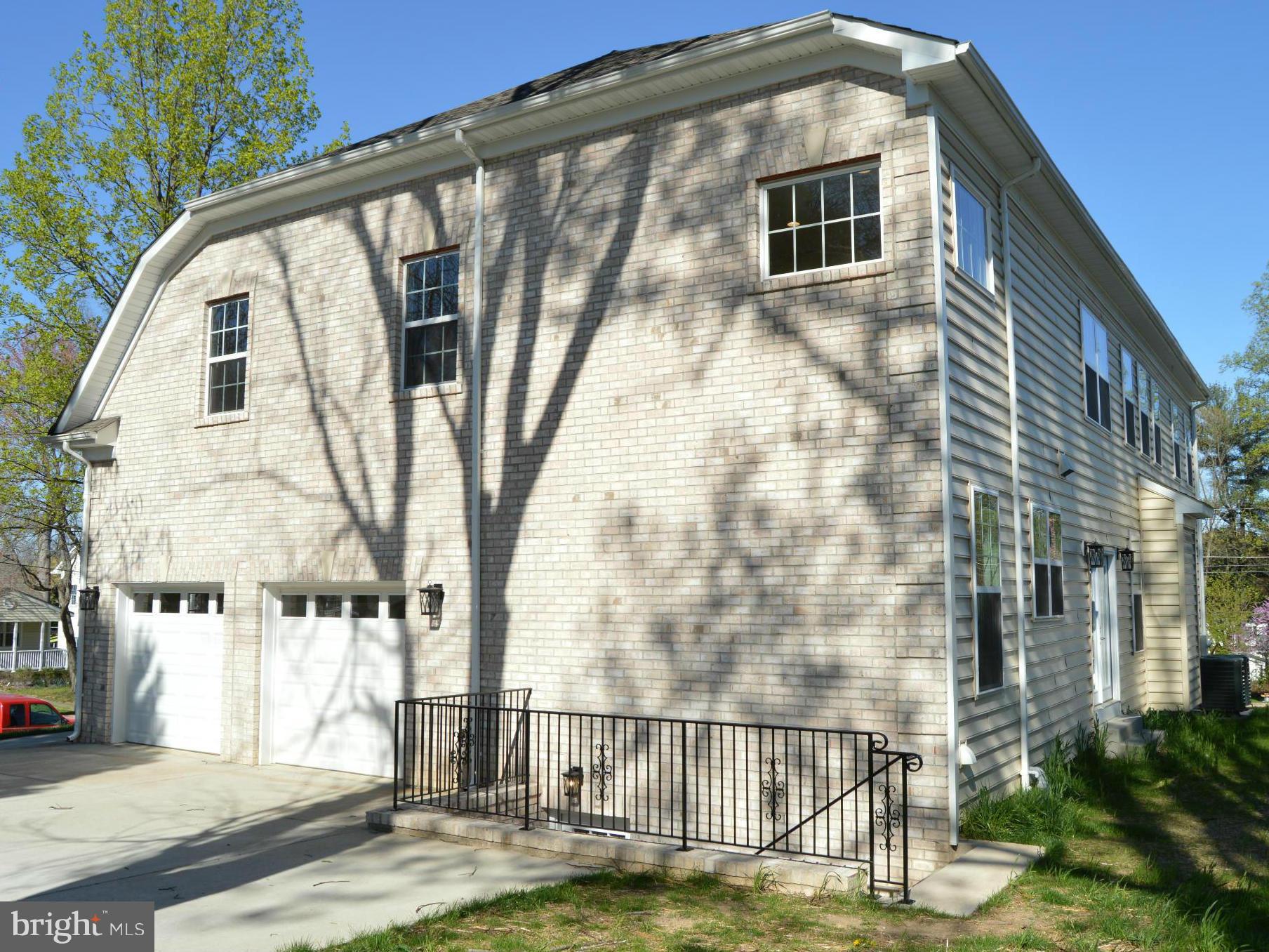 6817 Barrett Road Falls Church, VA 22042 - Photo 3 of 30 Side-Load Garage