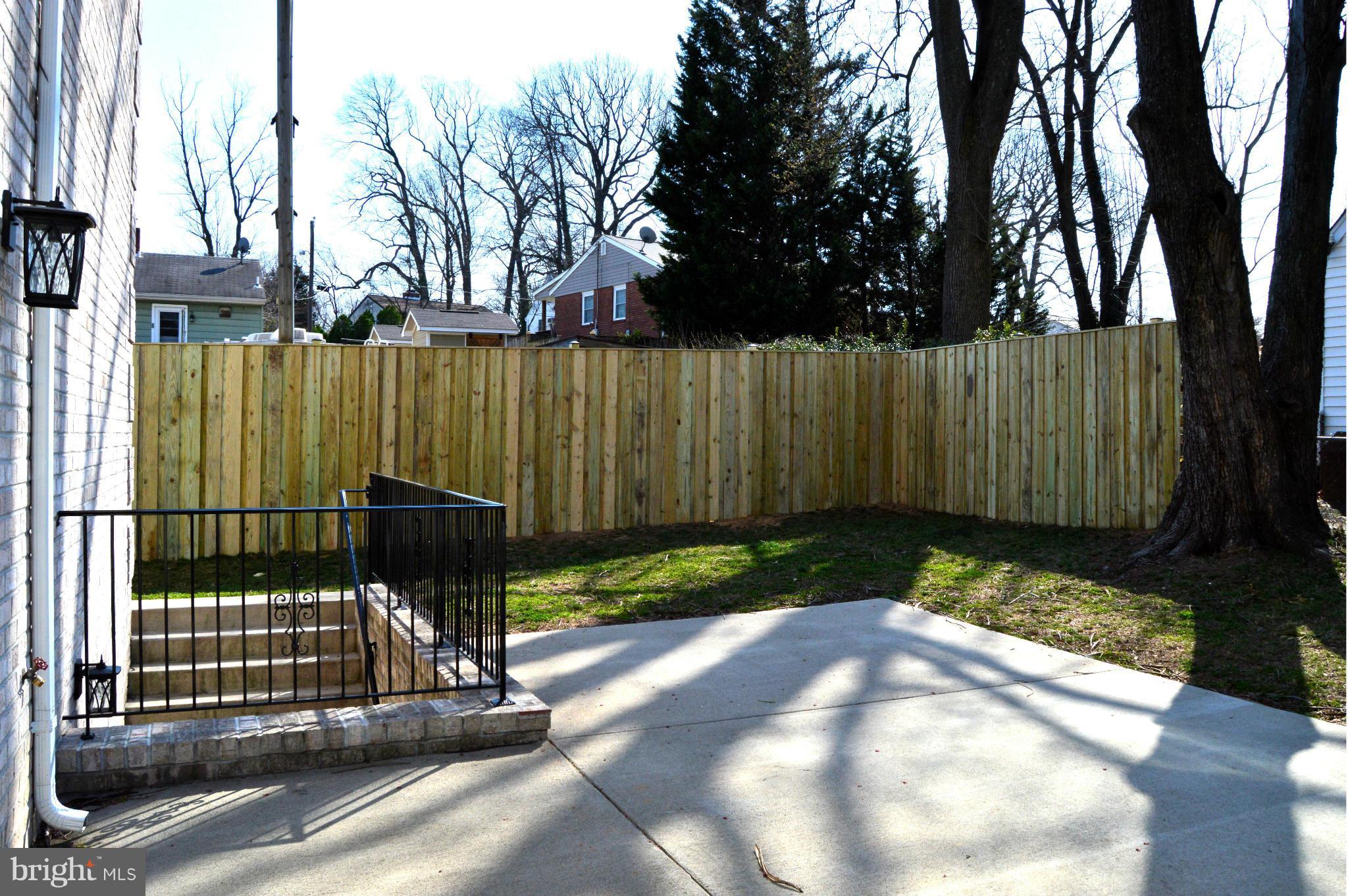 6817 Barrett Road Falls Church, VA 22042 - Photo 4 of 30 New Fence