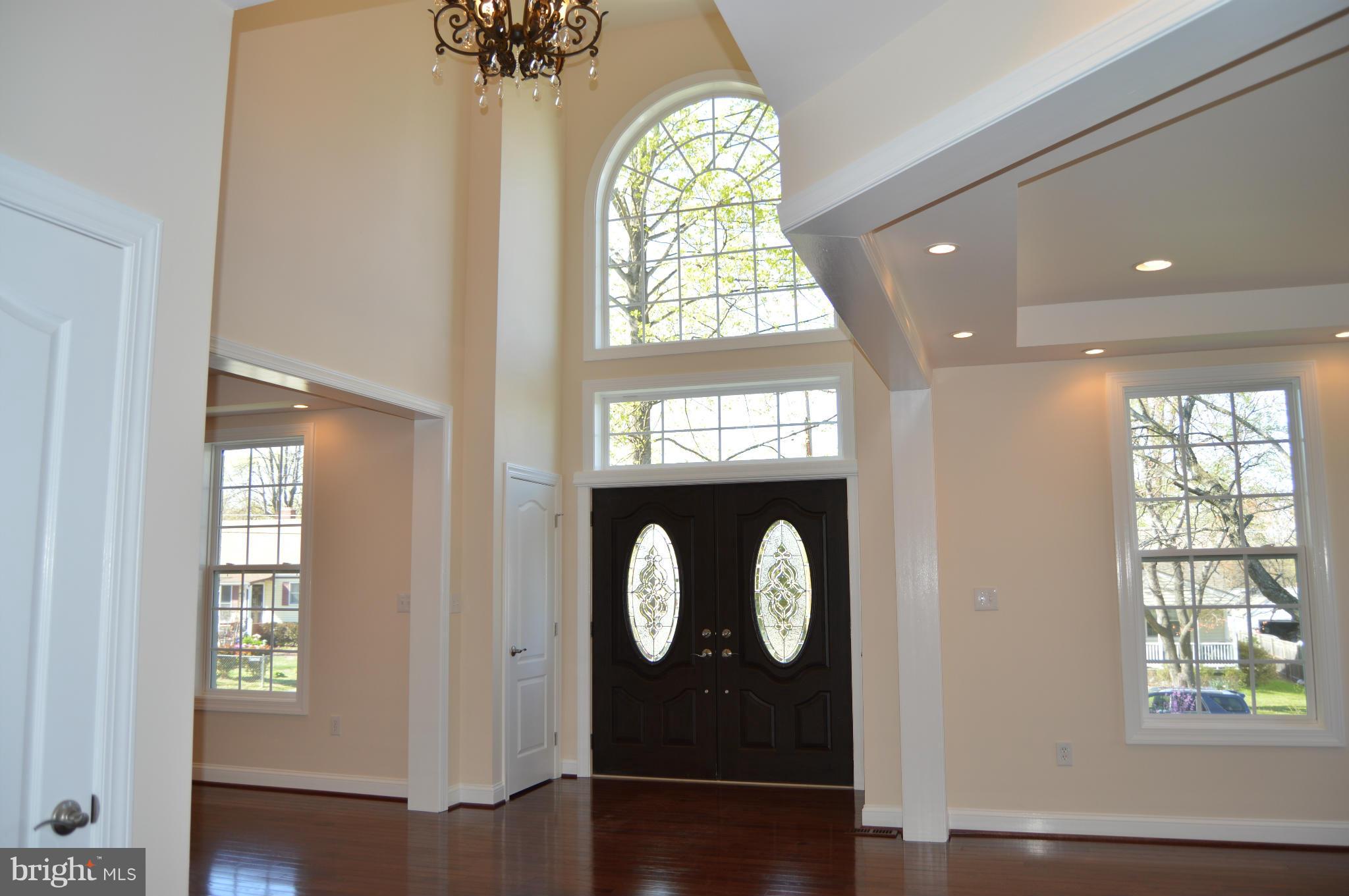6817 Barrett Road Falls Church, VA 22042 - Photo 5 of 30 Foyer