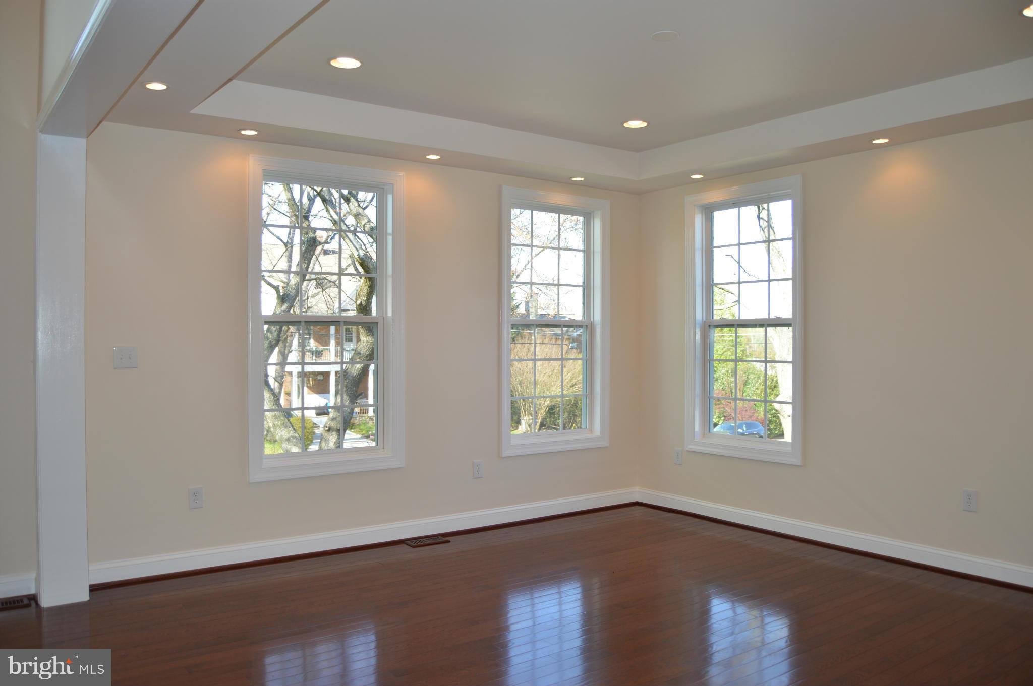 6817 Barrett Road Falls Church, VA 22042 - Photo 7 of 30 Living Room