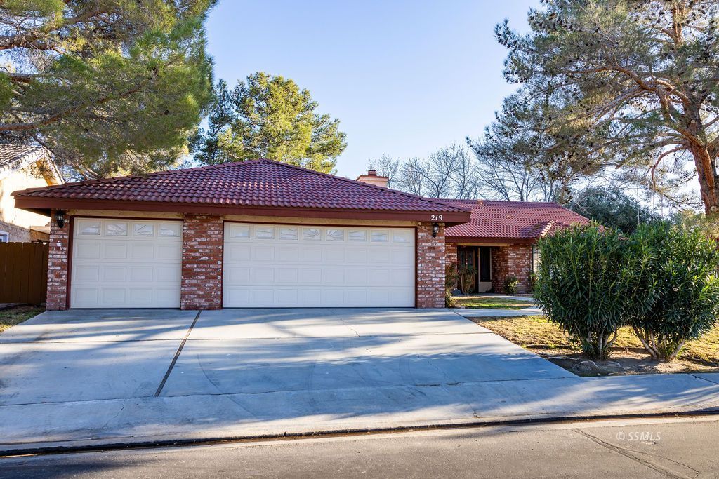 219 West Cobblestone Lane Ridgecrest, CA 93555 - Photo 4 of 50
