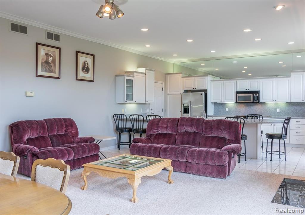 2231 Crystal Drive, Unit 25 Rochester Hills, MI 48309 - Photo 8 of 41
