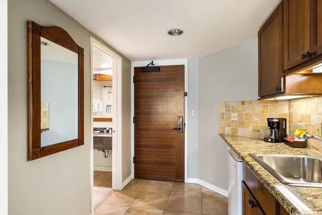 $345,000 | 2045 Kalakaua Avenue, Unit 1004, Honolulu, HI 96815