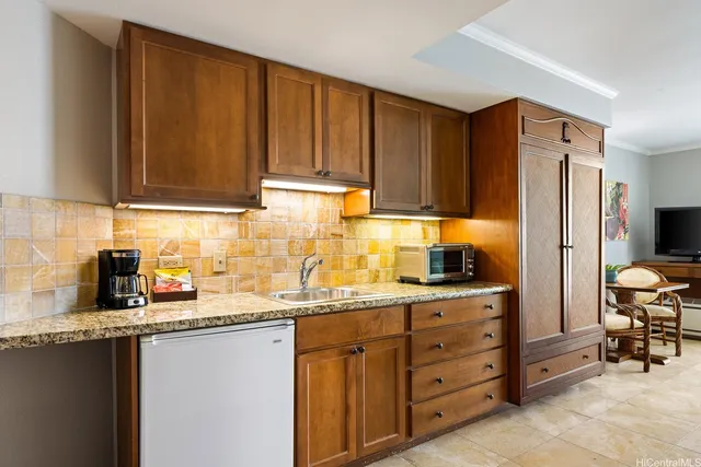 $345,000 | 2045 Kalakaua Avenue, Unit 1004, Honolulu, HI 96815