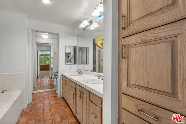 $1,395,000 | 200 North Swall Drive, Unit 313, Beverly Hills, CA 90211