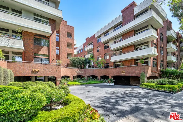 $1,395,000 | 200 North Swall Drive, Unit 313, Beverly Hills, CA 90211