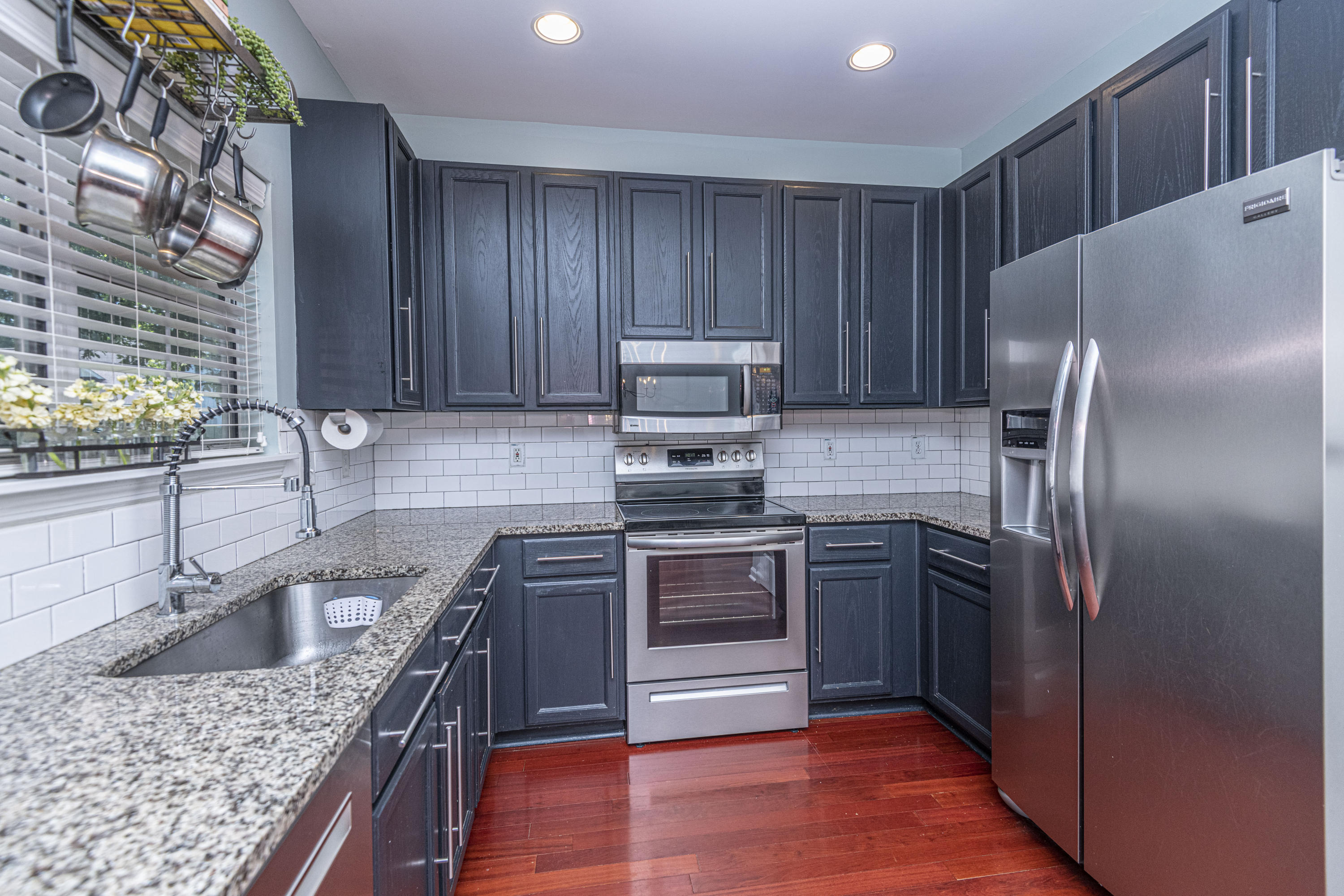 352 Rice Bay Drive Mount Pleasant, SC 29464 - Photo 10 of 38 Kitchen
