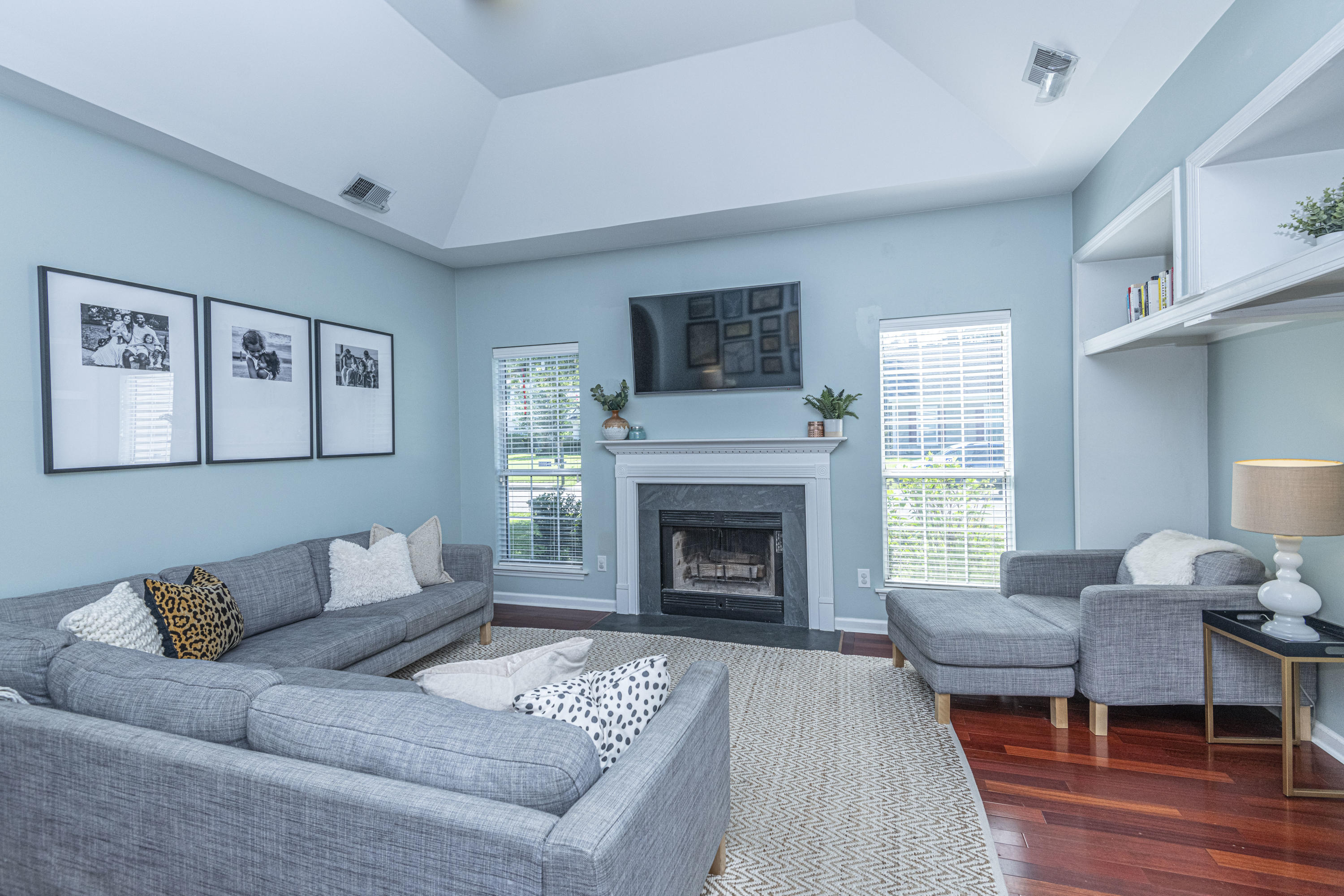 352 Rice Bay Drive Mount Pleasant, SC 29464 - Photo 3 of 38 Tall Trayed Ceilings