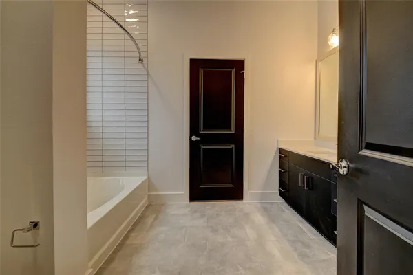 $3,344 | 6400 Washington St Avenue, Unit 103, Houston, TX 77007