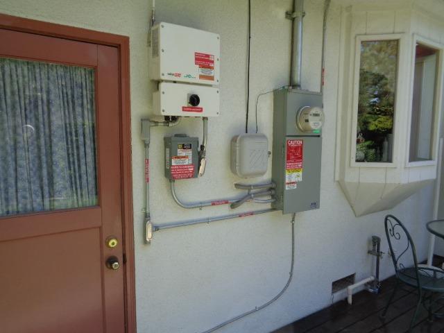 676 West Huntsman Avenue Reedley, CA 93654 - Photo 18 of 18 a utility room with dryer and washer