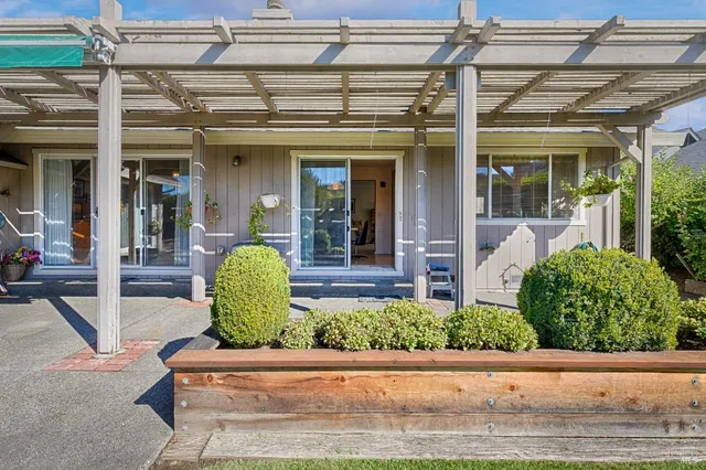 $929,000 | 240 Silver Creek Circle, Santa Rosa, CA 95409