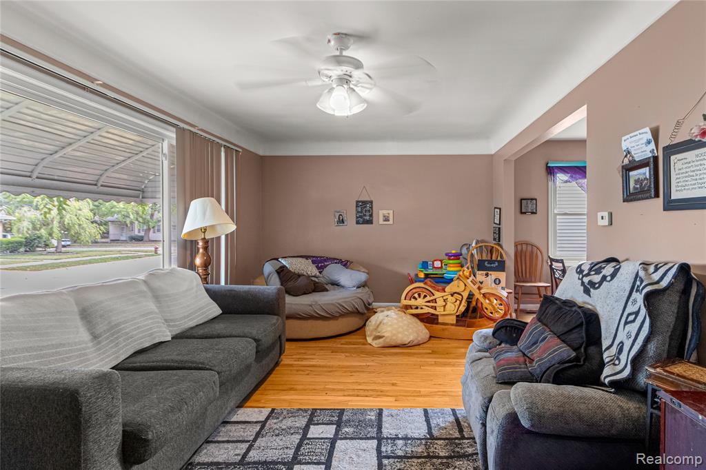 8174 Helen Street Center Line, MI 48015 - Photo 3 of 17 Gallery Image 3