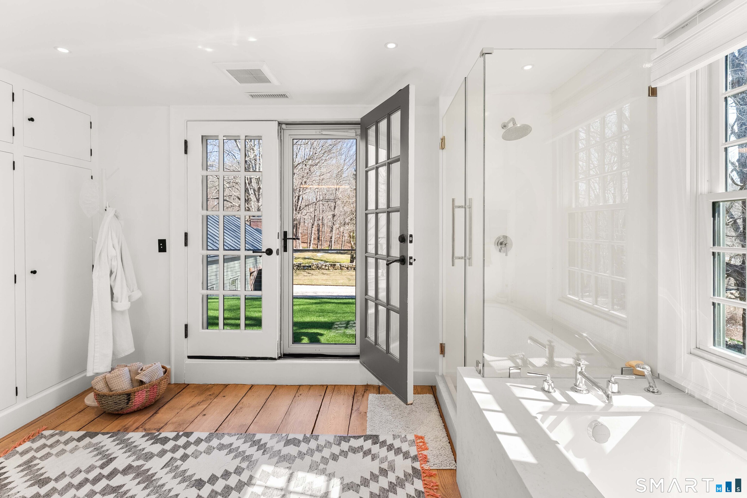 382 Weekeepeemee Road Woodbury, CT 06798 - Photo 27 of 40 a view of a bathroom with a tub shower and windows
