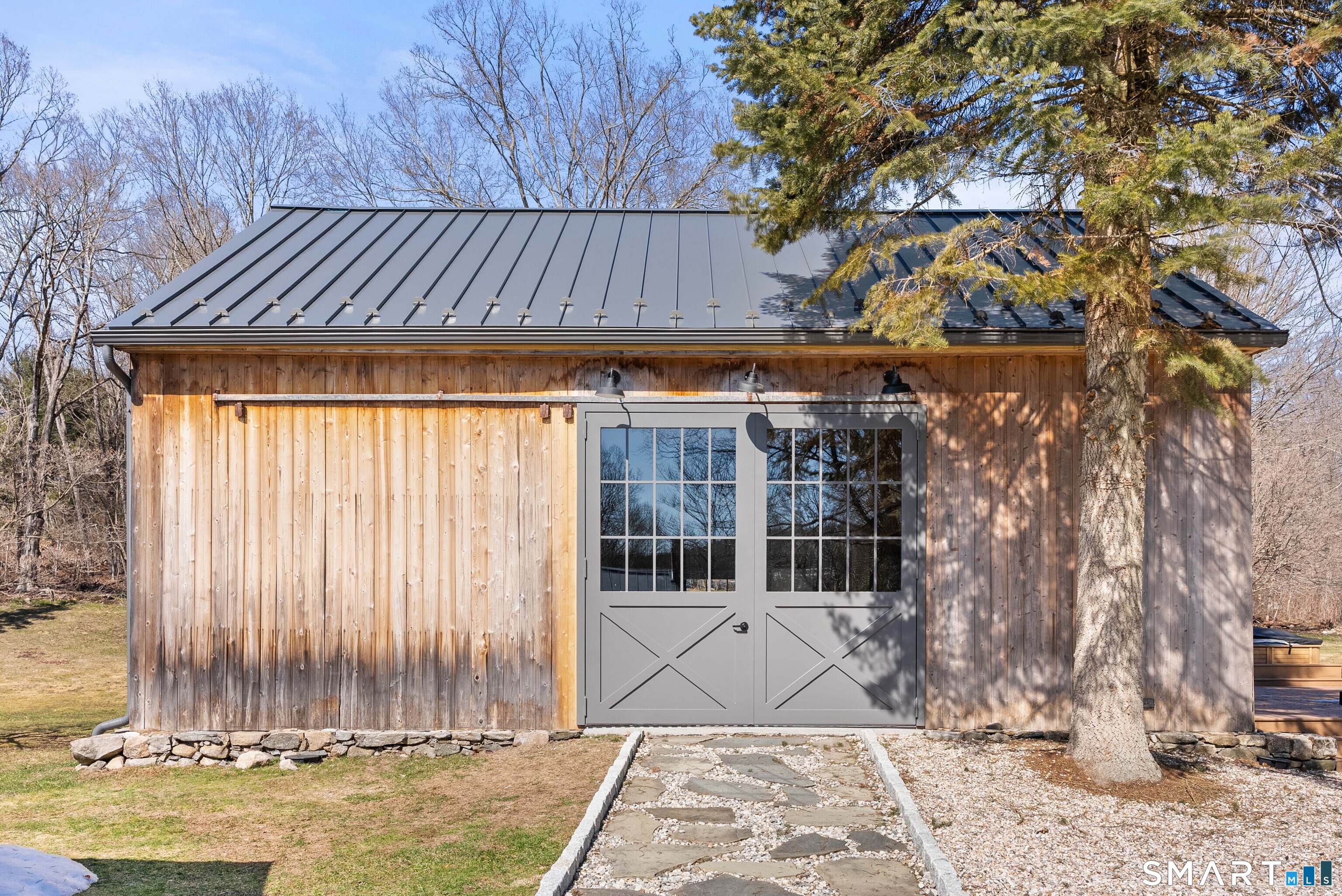 382 Weekeepeemee Road Woodbury, CT 06798 - Photo 35 of 40 a front view of a house with a garden