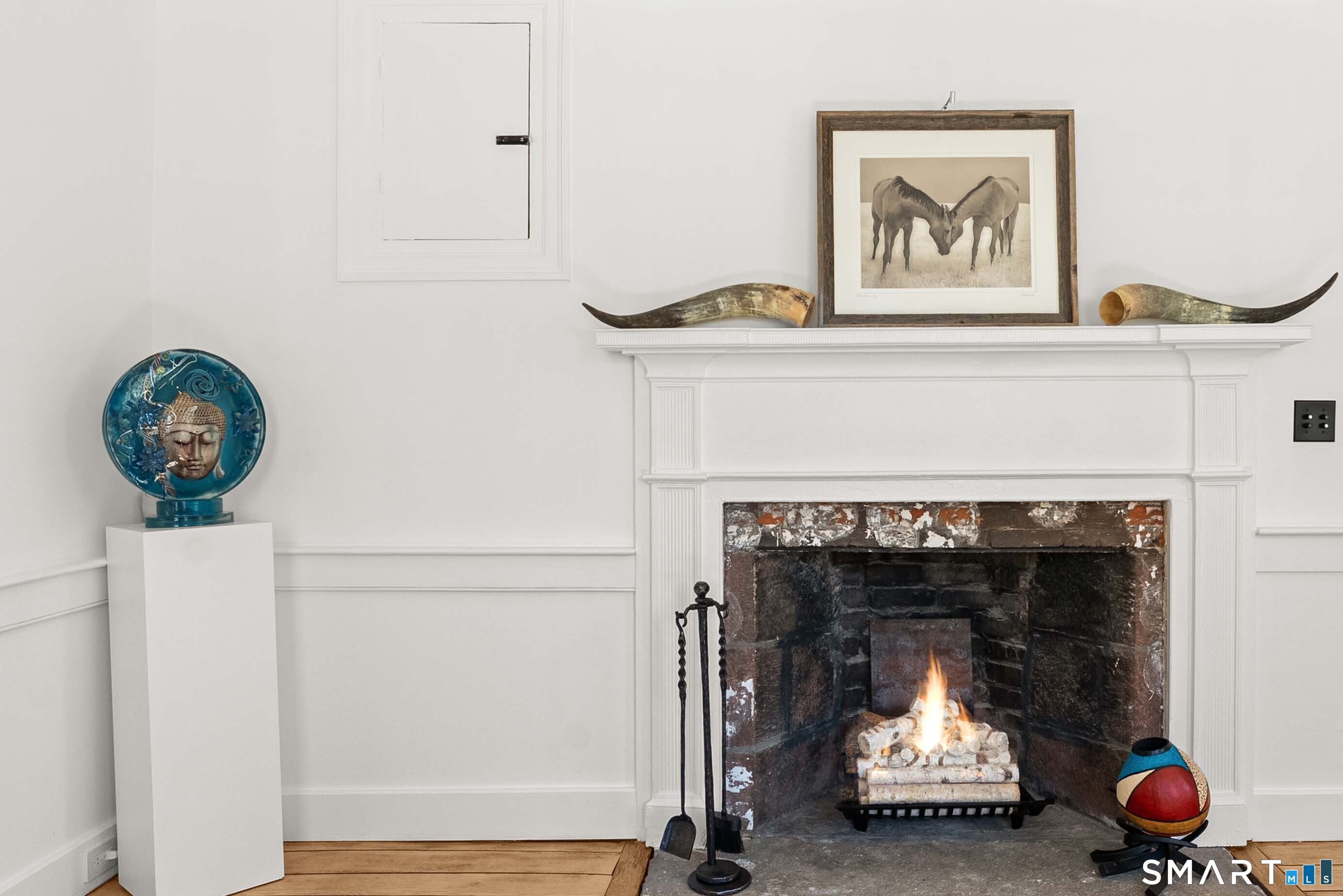 382 Weekeepeemee Road Woodbury, CT 06798 - Photo 5 of 40 a living room with a fireplace and a window
