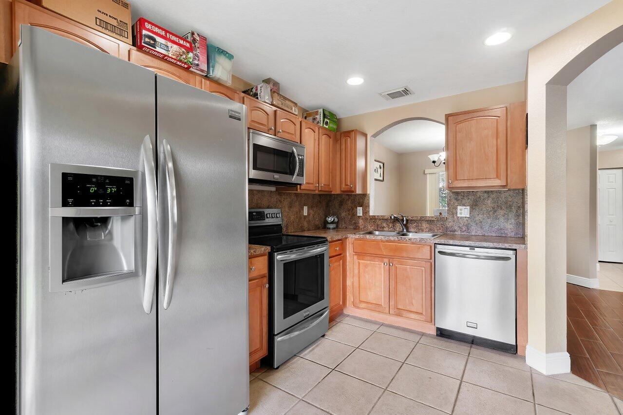 5206 Crossing Rocks Court Riviera Beach, FL 33407 - Photo 15 of 49 Kitchen