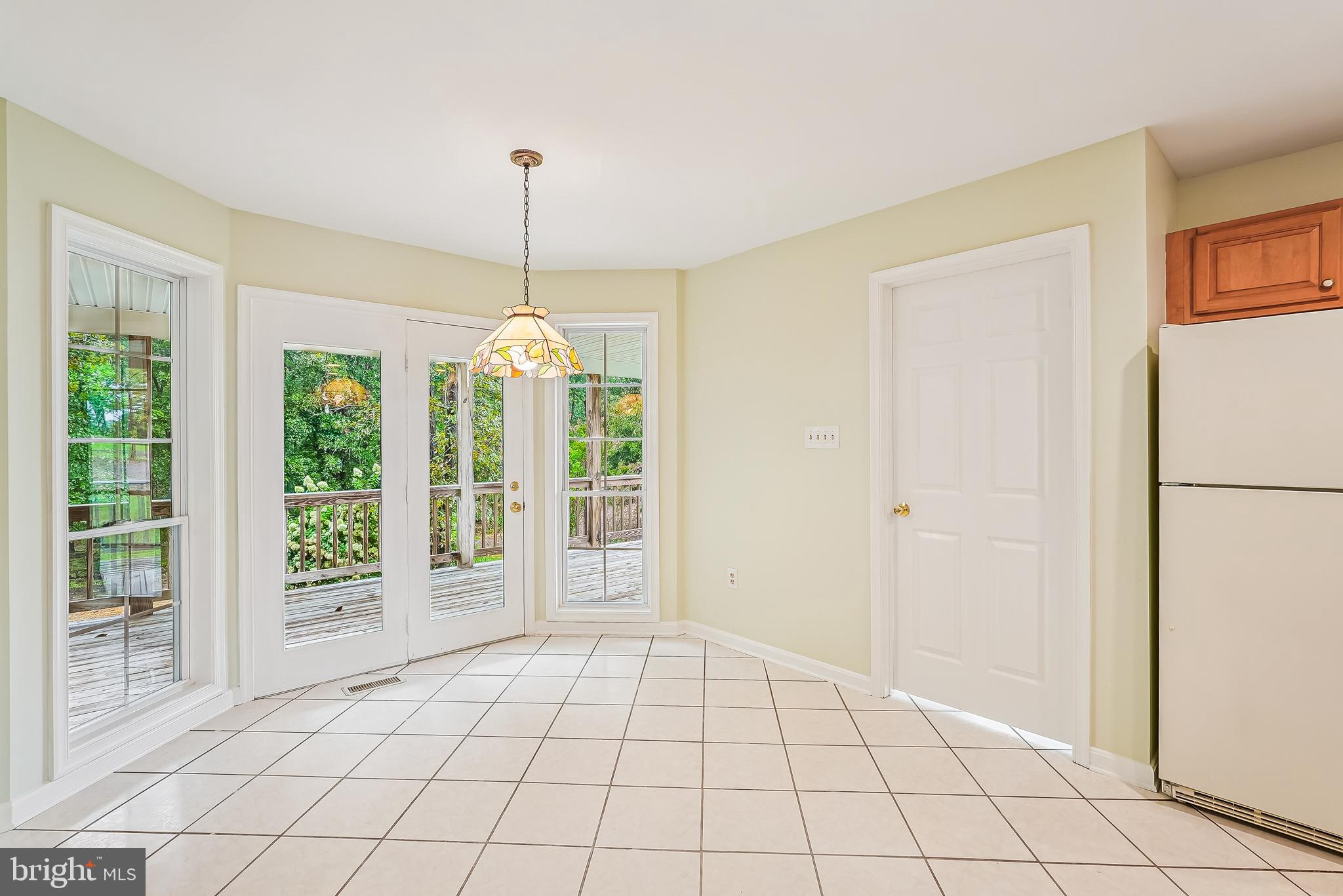 18 Hall Road Front Royal, VA 22630 - Photo 22 of 44 Kitchen breakfast area