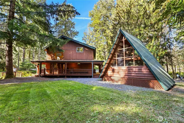 a view of a sitting area with furniture and garden