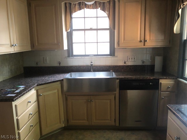 3893 Tyndall Road Cleveland, OH 44118 - Photo 8 of 16 Gallery Image 8
