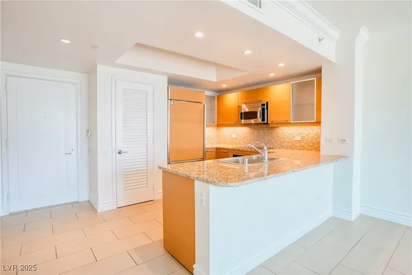 $2,300 | 222 Karen Avenue, Unit 2506, Las Vegas, NV 89109