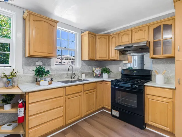 $898,000 | 473 Newton Avenue, Oakland, CA 94606