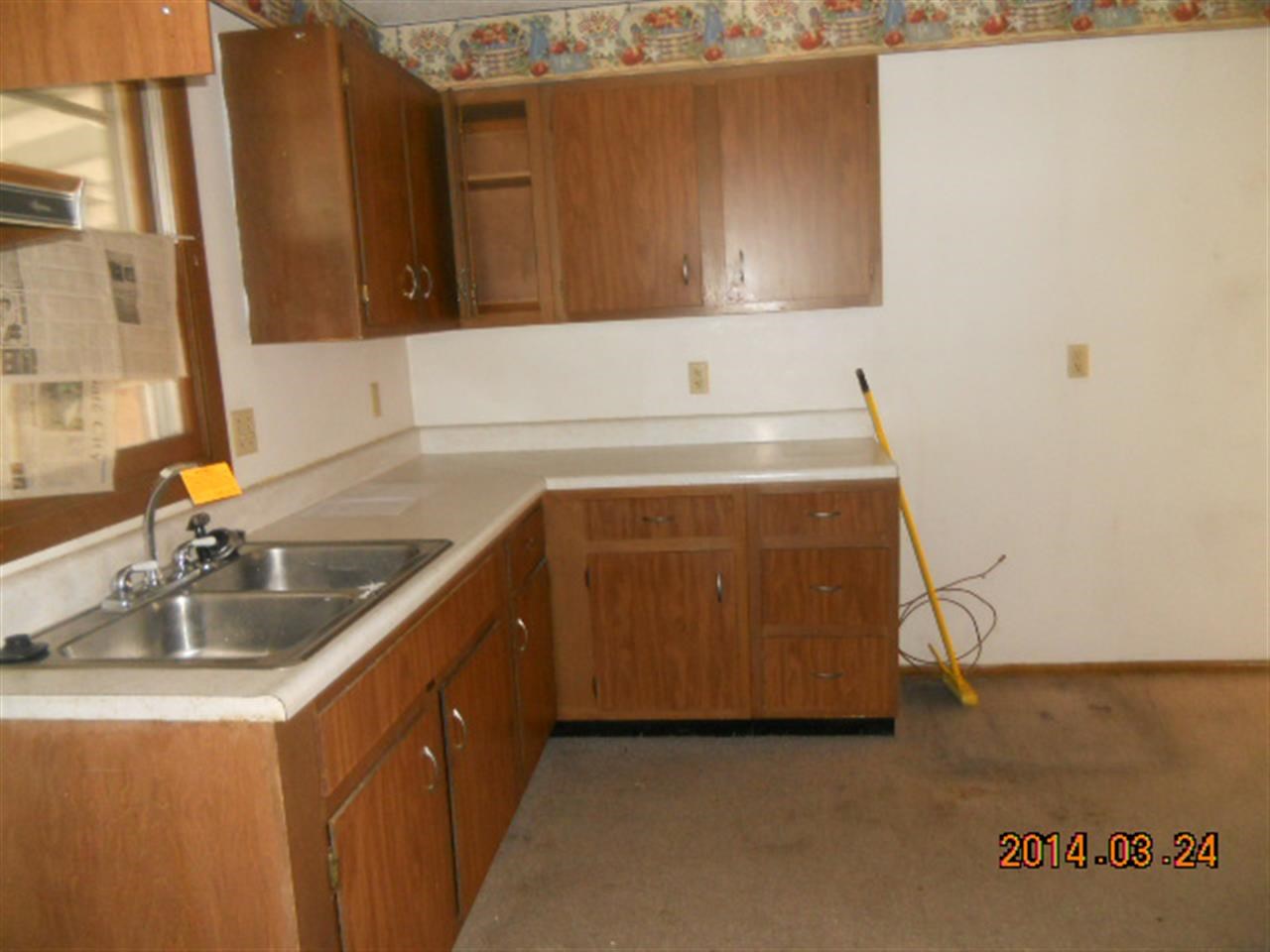280 Hansford Street Carthage, IL 62321 - Photo 2 of 9