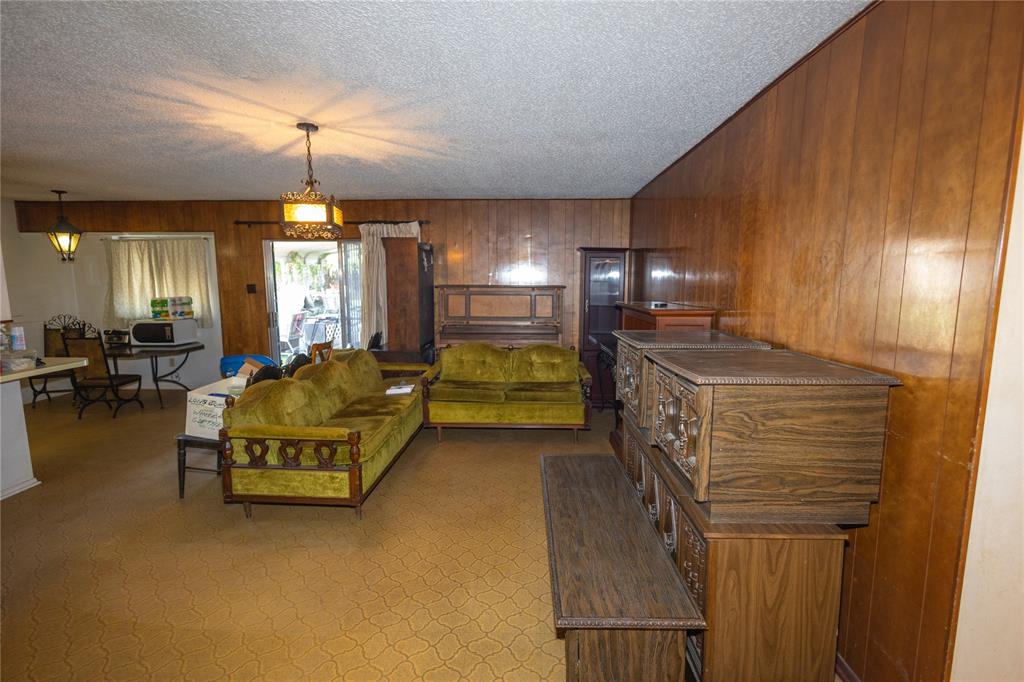 809 Lomo Street Fort Worth, TX 76110 - Photo 12 of 31