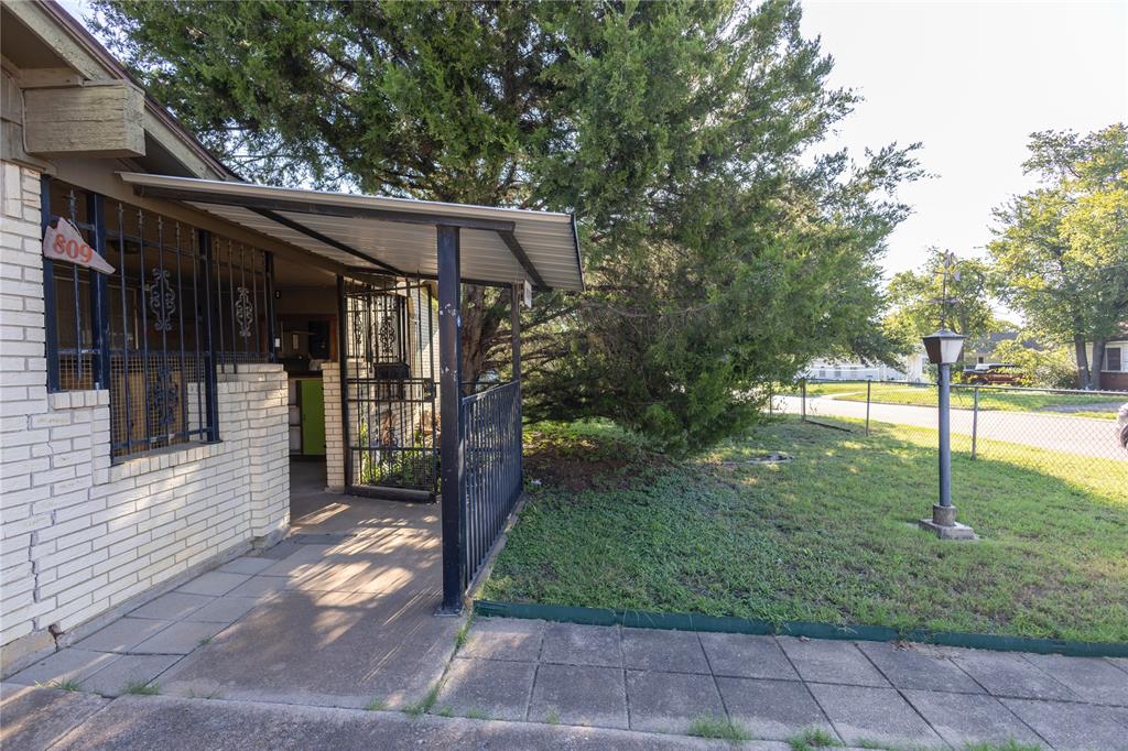 809 Lomo Street Fort Worth, TX 76110 - Photo 2 of 31 a view of a pathway of a house