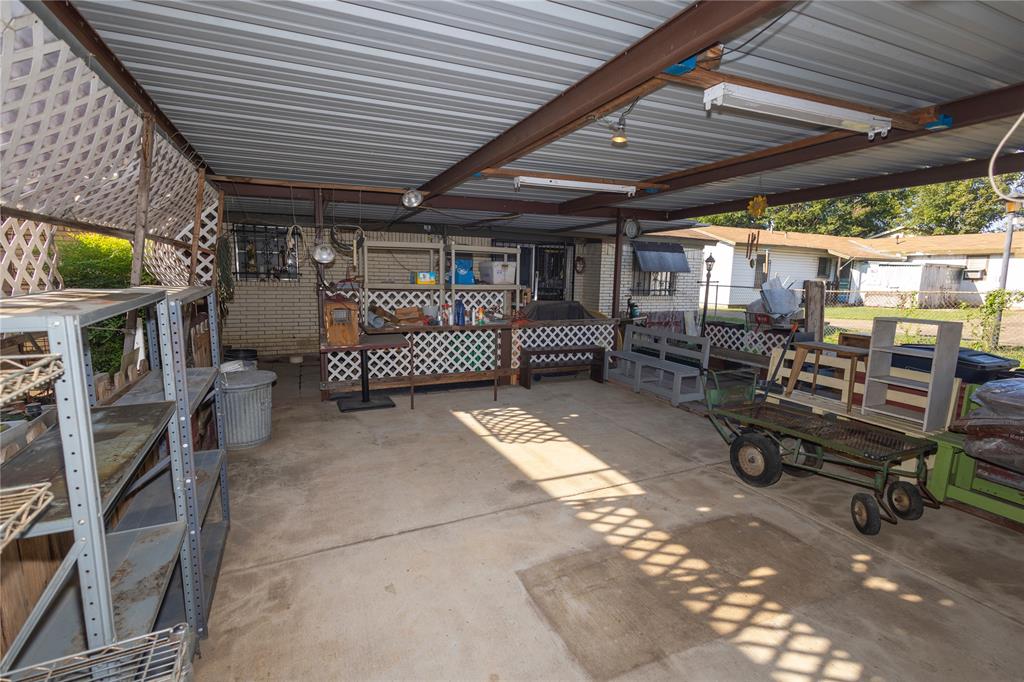 809 Lomo Street Fort Worth, TX 76110 - Photo 8 of 31