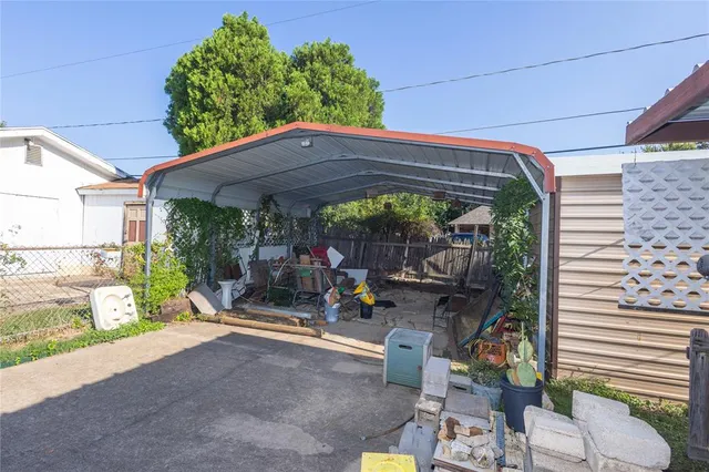 a view of a back yard of the house