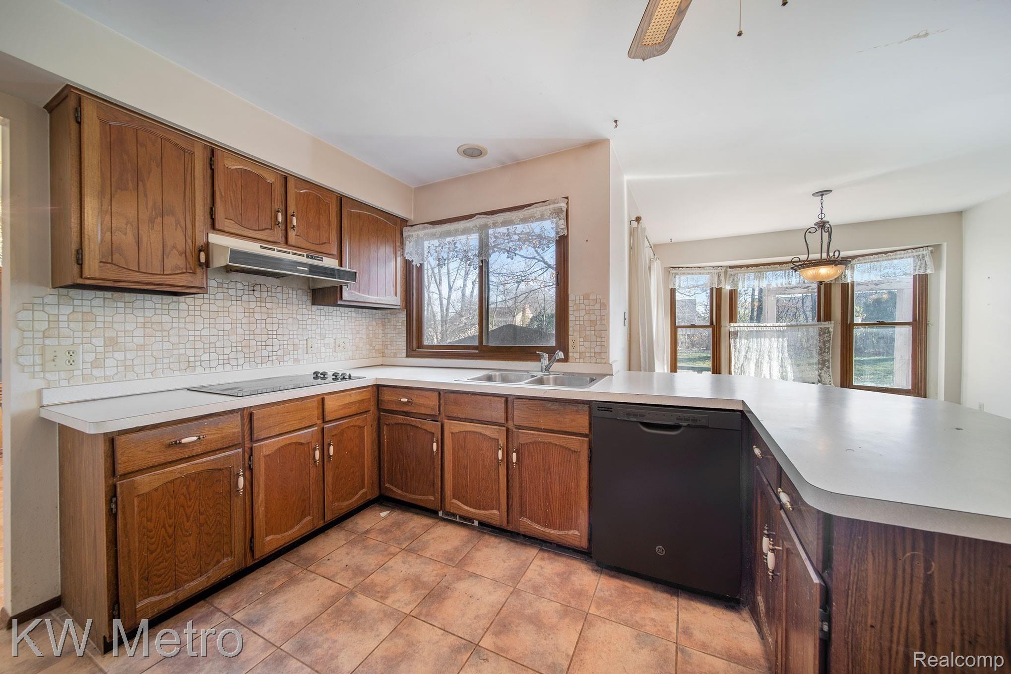 1206 Hathaway Rising Rochester, MI 48306 - Photo 6 of 25 1206-Hathaway_32.jpg