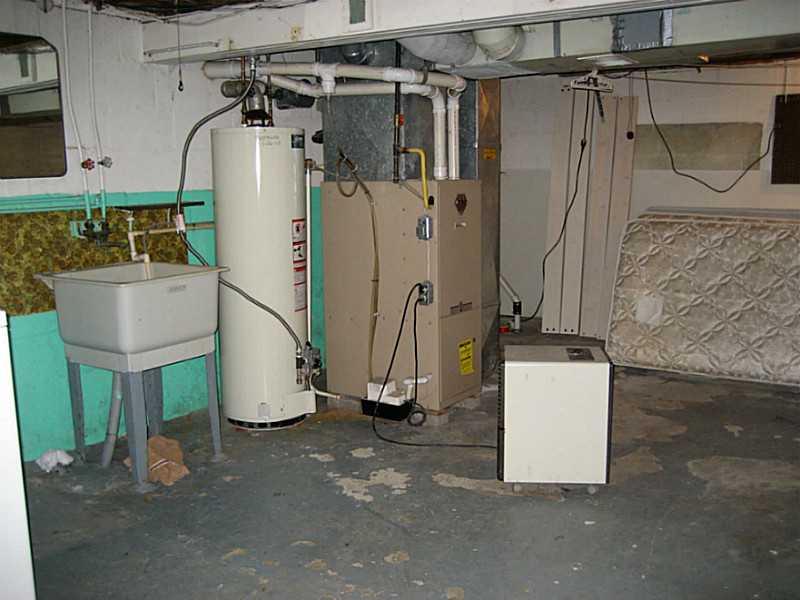 435 Miller Avenue Butler, PA 16001 - Photo 17 of 21 Basement/Game Room.