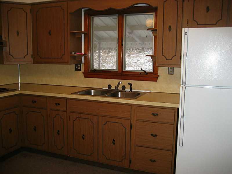 435 Miller Avenue Butler, PA 16001 - Photo 7 of 21 Kitchen.