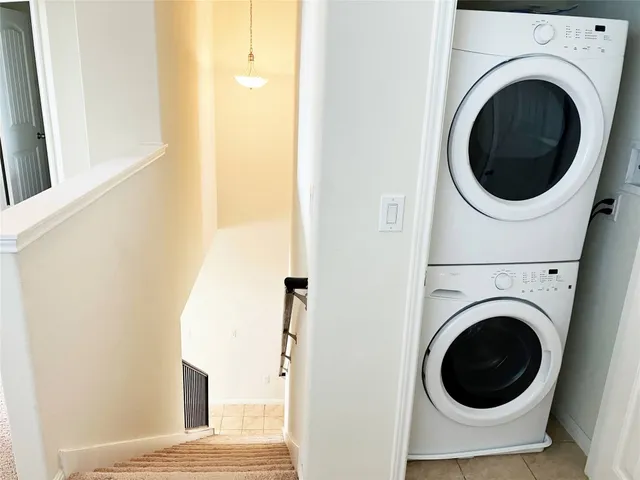 a view of entryway with washer and dryer