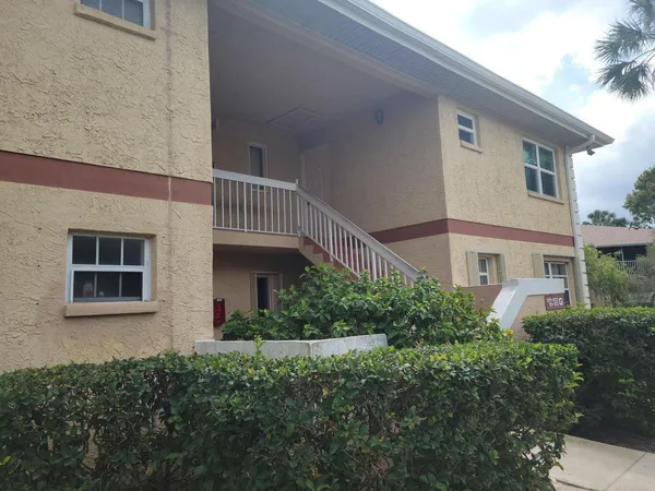 $1,750 | 1536 Southeast Royal Green Circle, Unit 101, Port St. Lucie, FL 34952