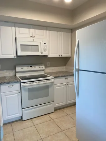 $1,750 | 1536 Southeast Royal Green Circle, Unit 101, Port St. Lucie, FL 34952