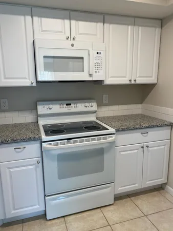 $1,750 | 1536 Southeast Royal Green Circle, Unit 101, Port St. Lucie, FL 34952