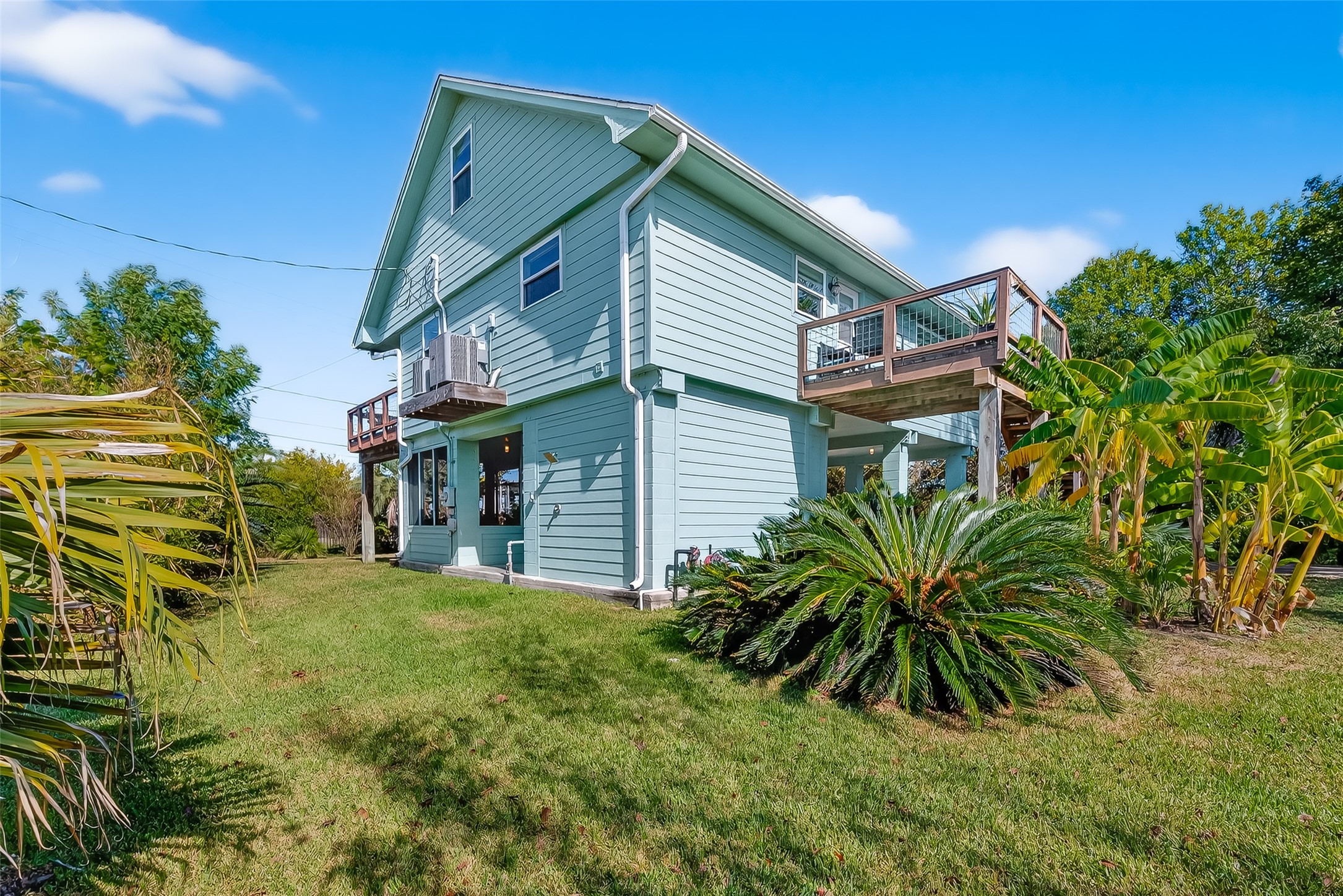 180 Grove Road Kemah, TX 77565 - Photo 4 of 50 a view of a house with a yard