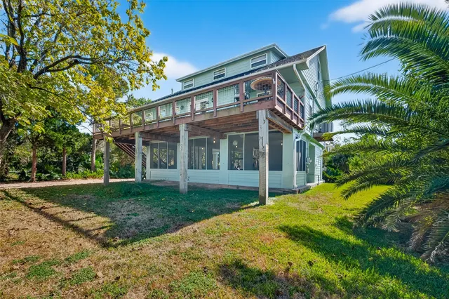 a view of a house with a yard and plants