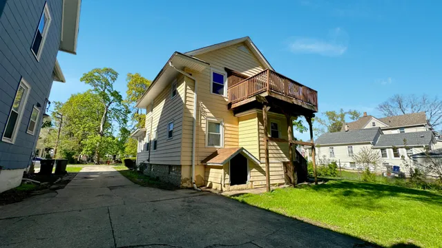 $252,000 | 453 Addison Street, Elgin, IL 60120